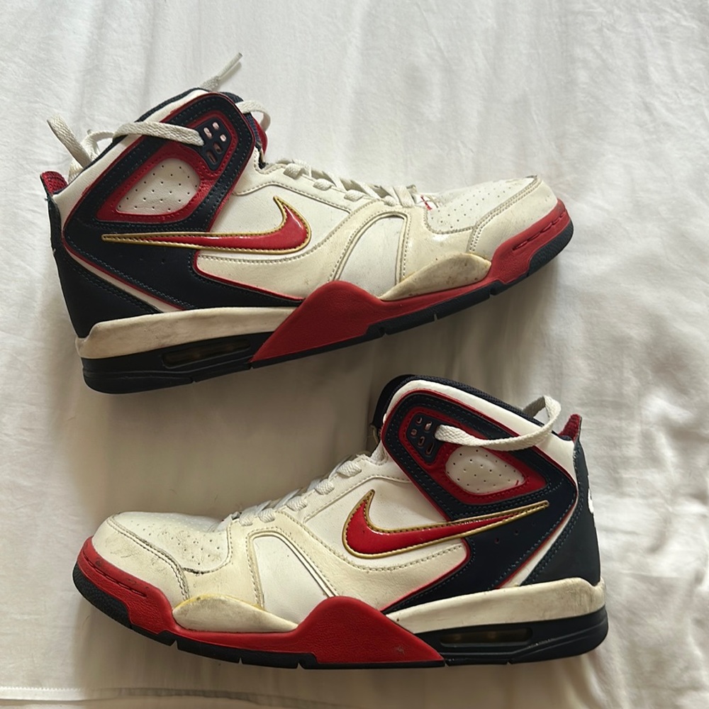 Men’s Nike flight basketball shoes 10.5